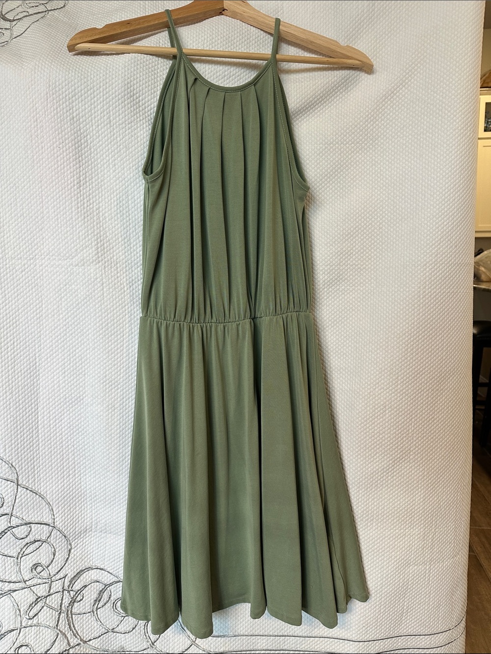 Alya Francesca’s Sage Green Spaghetti Strap Midi Dress Size S